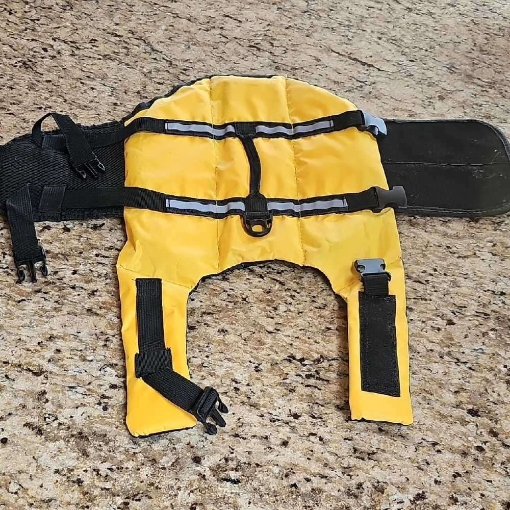 NWoT Yellow Dog Life Jacket with Black Straps fits medium size dog - adjustable